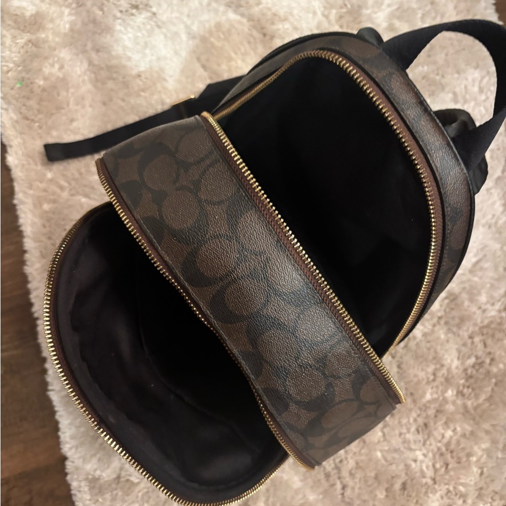 Large Court Backpack In Signature Canvas - Picture 8 of 12
